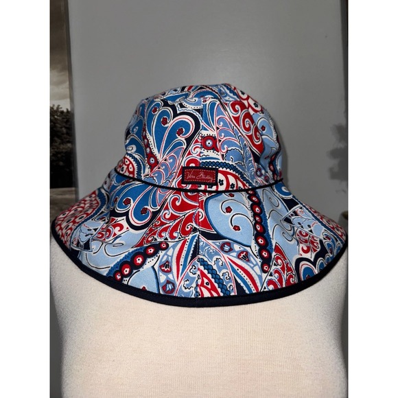 Vera Bradley Accessories - Vera Bradley reversible red & paisley bucket‎ gardening beach hat